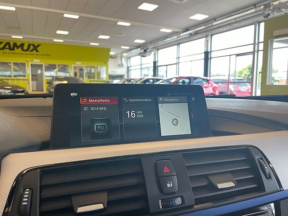 BMW 330i 25 of 26