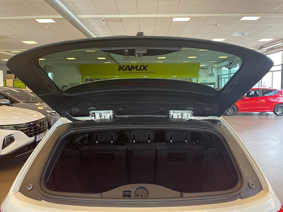 BMW 330i 24 of 26