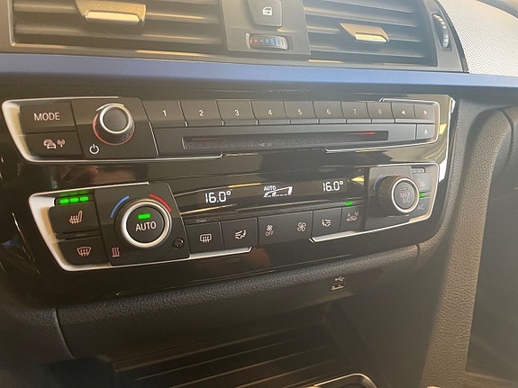 BMW 330i 23 of 26