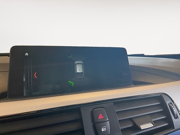 BMW 330i 18 of 26