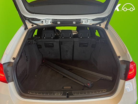 BMW 330i 16 of 26