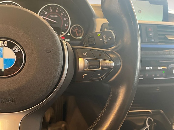BMW 330i 22 of 26