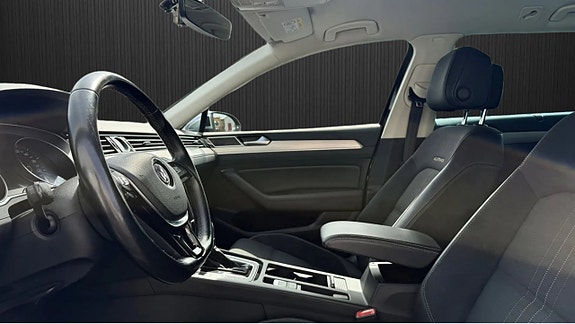 Volkswagen Passat Alltrack 6 of 8