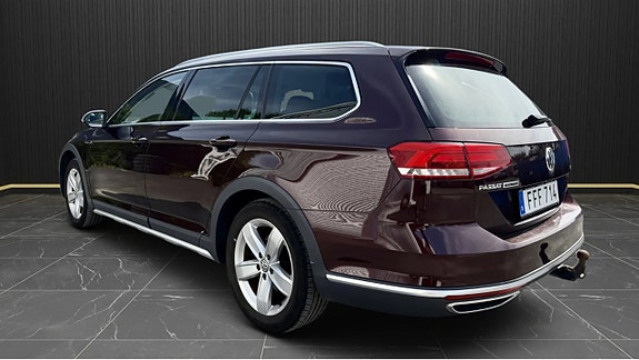 Volkswagen Passat Alltrack 3 of 5