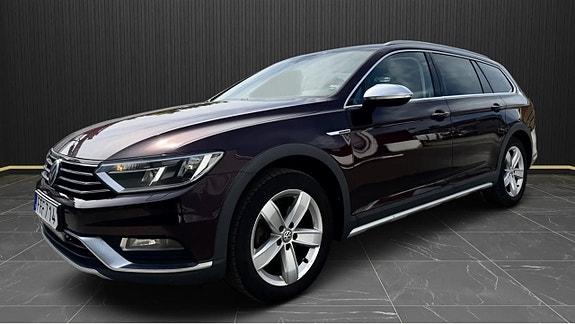Volkswagen Passat Alltrack 2 of 5