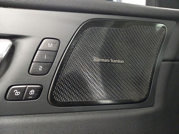 Volvo XC60 10 of 14