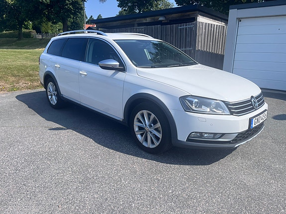 Volkswagen Passat Alltrack 3 of 5