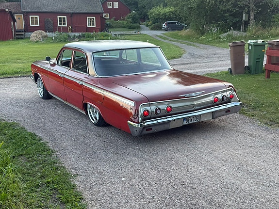 Chevrolet Impala 3 of 5