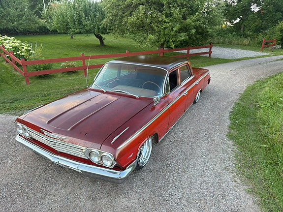 Chevrolet Impala 2 of 5