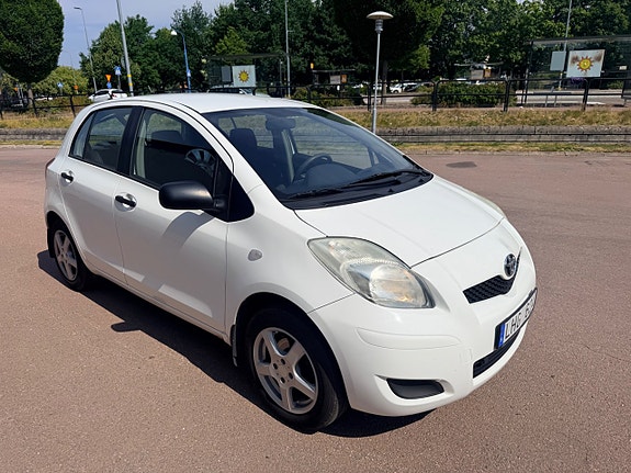 Toyota Yaris 5 of 5