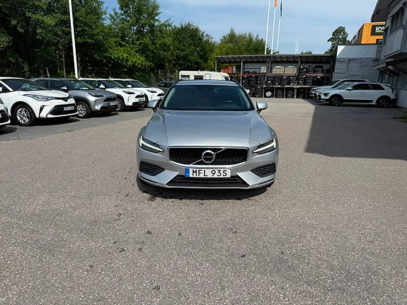 Volvo V60 2 of 23
