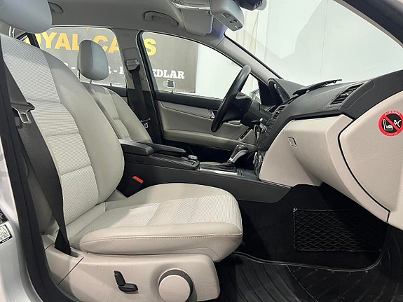 Mercedes-Benz C180 18 of 22