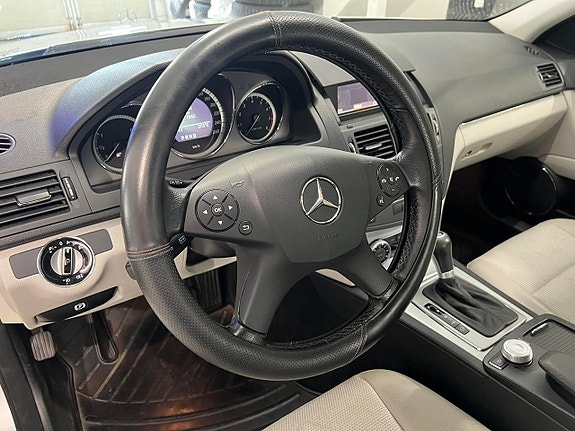 Mercedes-Benz C180 15 of 22