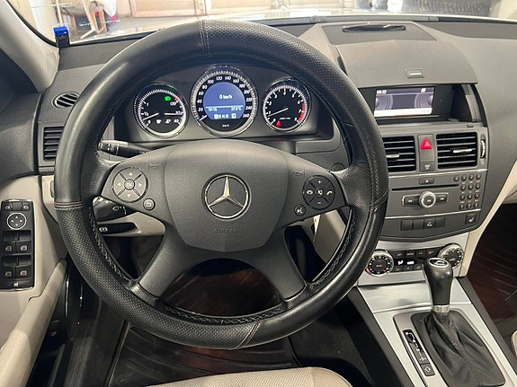 Mercedes-Benz C180 9 of 22