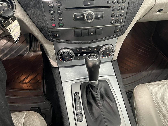 Mercedes-Benz C180 14 of 22