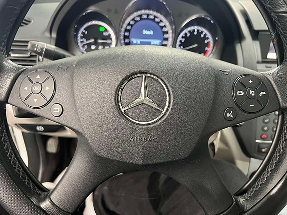 Mercedes-Benz C180 11 of 22
