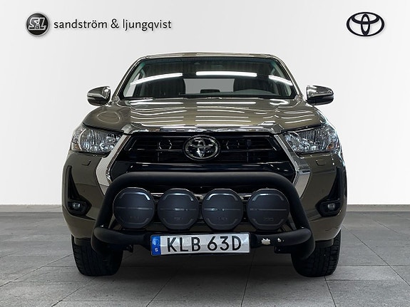 Toyota HiLux 2 of 5