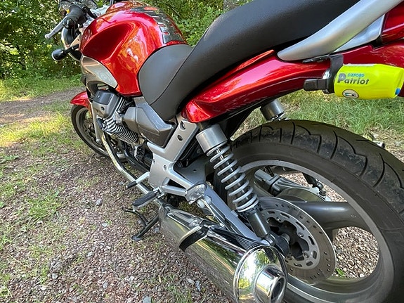 Moto Guzzi Breva V750ie 2 of 3