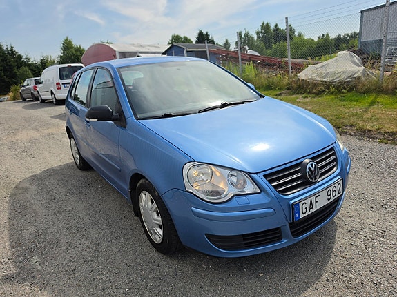 Volkswagen Polo 2 of 5