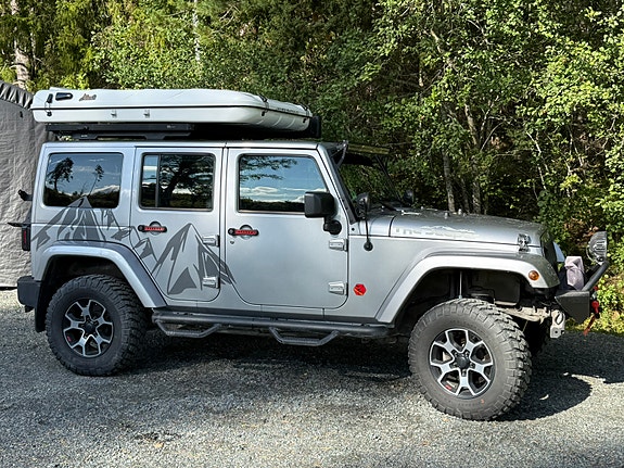 Jeep Wrangler Unlimited 2 of 5