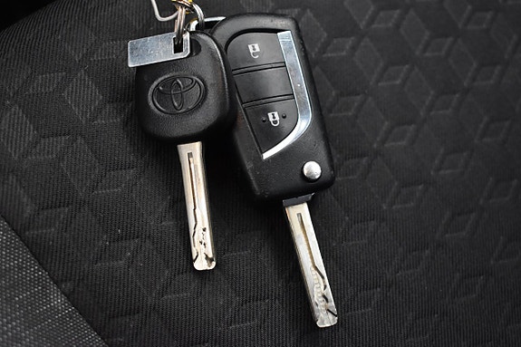 Toyota Yaris 18 of 21