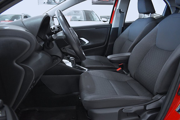 Toyota Yaris 8 of 21
