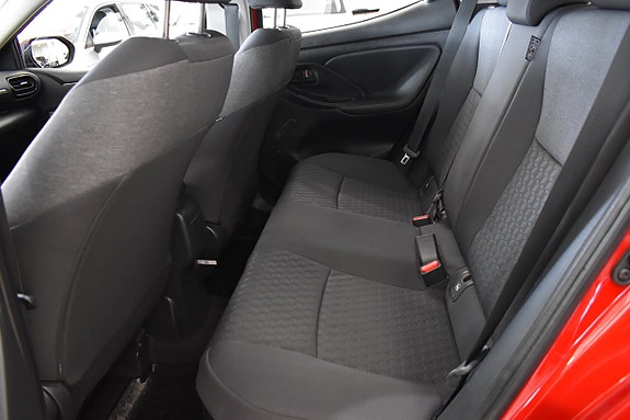 Toyota Yaris 9 of 21