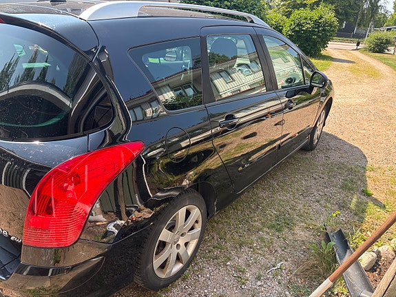 Peugeot 308 SW 4 of 5