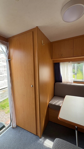Dethleffs Camper 420 T 7 of 12