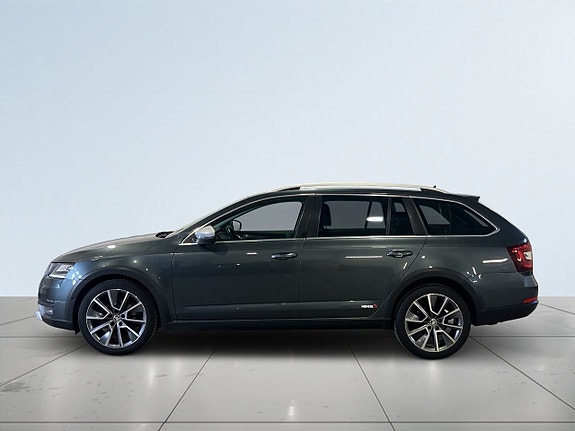 Skoda Octavia Scout 4 of 5