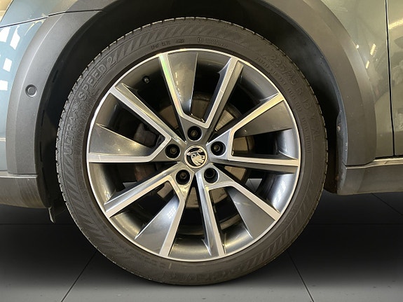 Skoda Octavia Scout 14 of 21