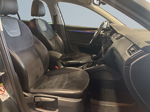 Skoda Octavia Scout 9 of 21