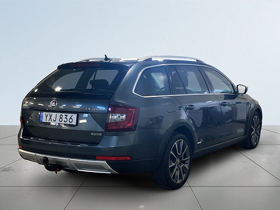 Skoda Octavia Scout 5 of 21