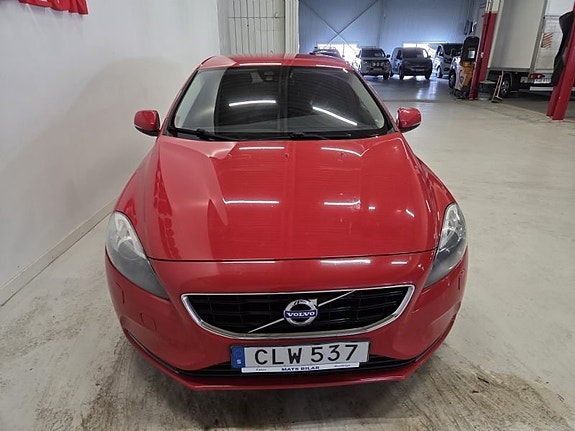 Volvo V40 2 of 5