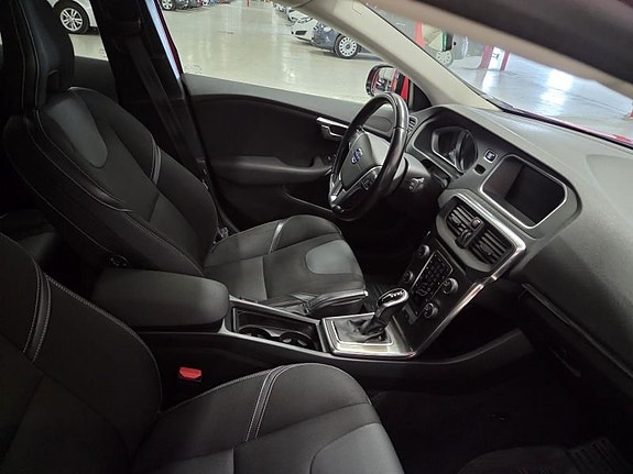 Volvo V40 4 of 5