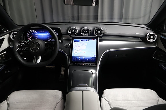 Mercedes-Benz C300 e 14 of 26
