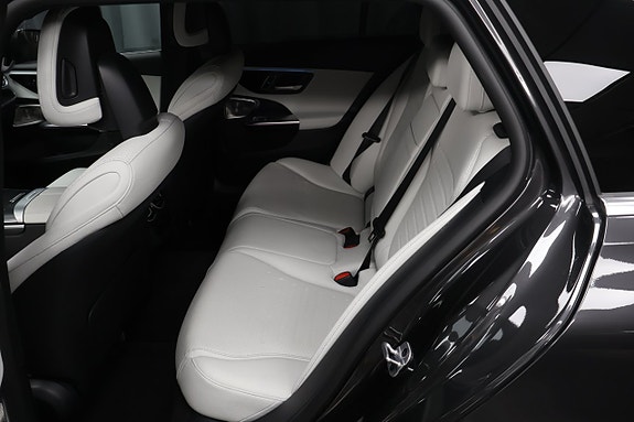 Mercedes-Benz C300 e 11 of 26