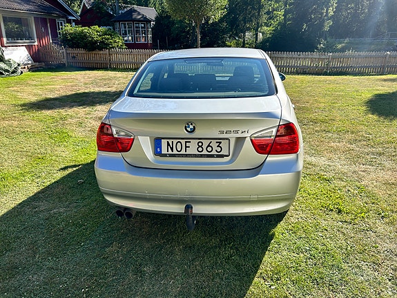 BMW 325i 3 of 5