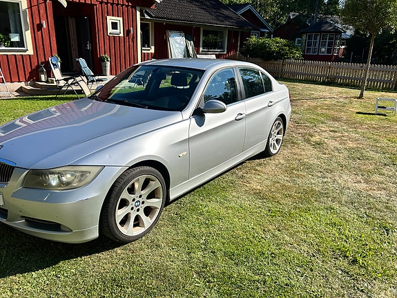 BMW 325i 4 of 5