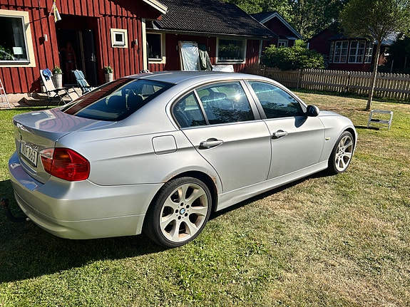 BMW 325i 2 of 5