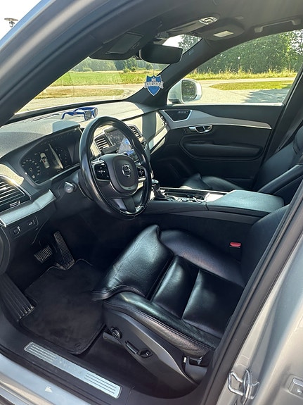 Volvo XC90 7 of 8
