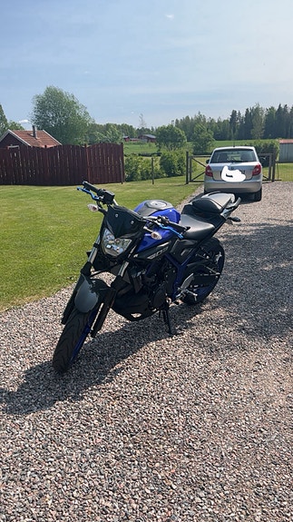Yamaha MT-03 2 of 4