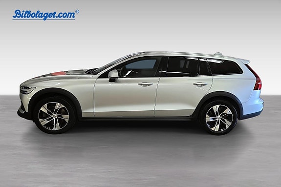 Volvo V60 Cross Country 2 of 5