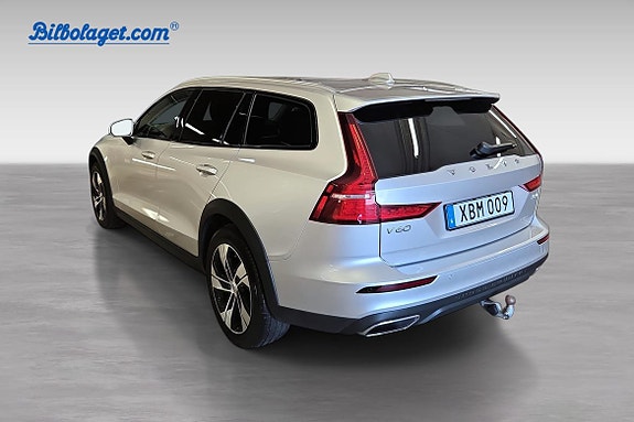 Volvo V60 Cross Country 3 of 5