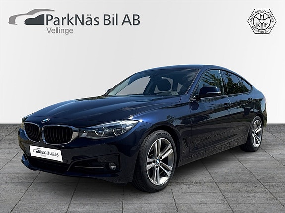 BMW 330i 2 of 5