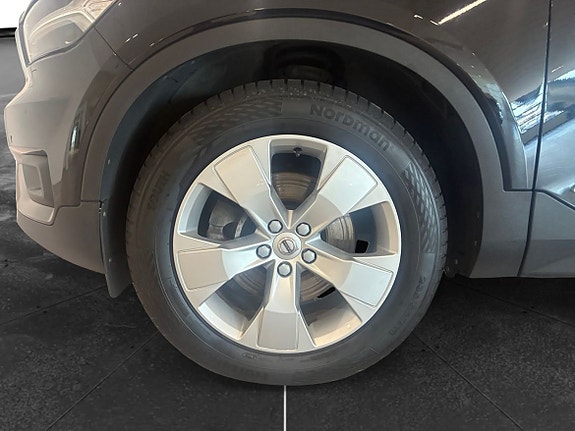 Volvo XC40 9 of 13