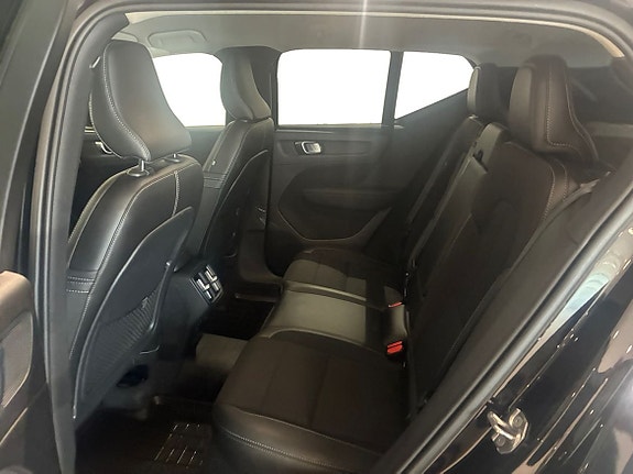 Volvo XC40 6 of 13