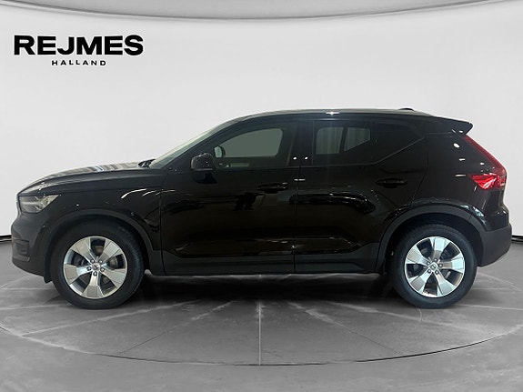 Volvo XC40 3 of 5
