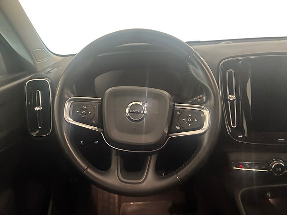 Volvo XC40 10 of 13