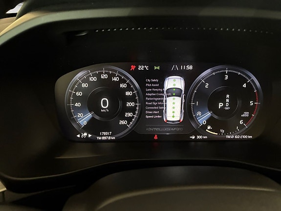 Volvo XC40 11 of 13